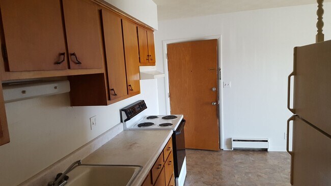 Building Photo - Spacious 1 Bed 1 Bath in the heart of Speedway!