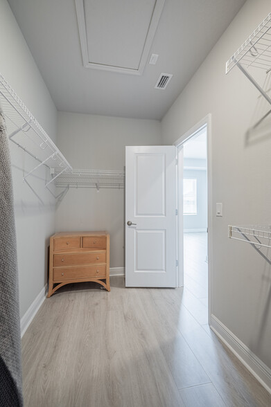 Building Photo - 2400 Ezzell Ct