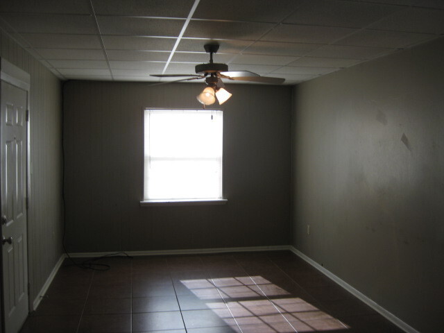 Building Photo - Gray Manor Apartments, 2 BD, 1 BA