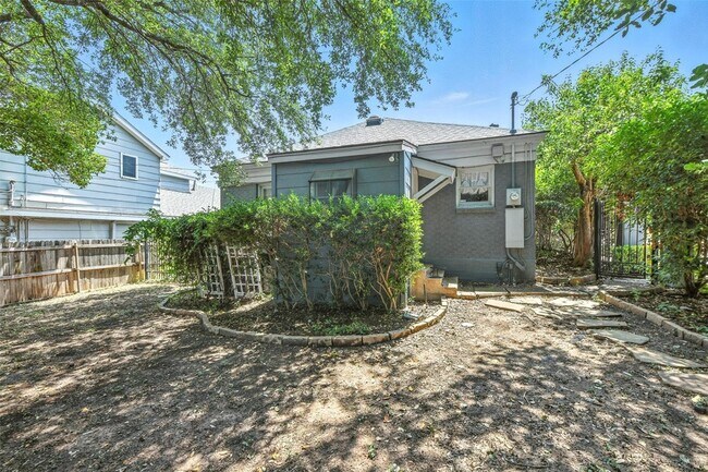 Building Photo - 4036 Dexter Ave