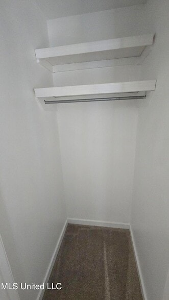 Building Photo - 933 Glastonbury Cir