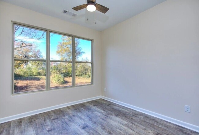 Building Photo - 1657 Richard Allen Dr