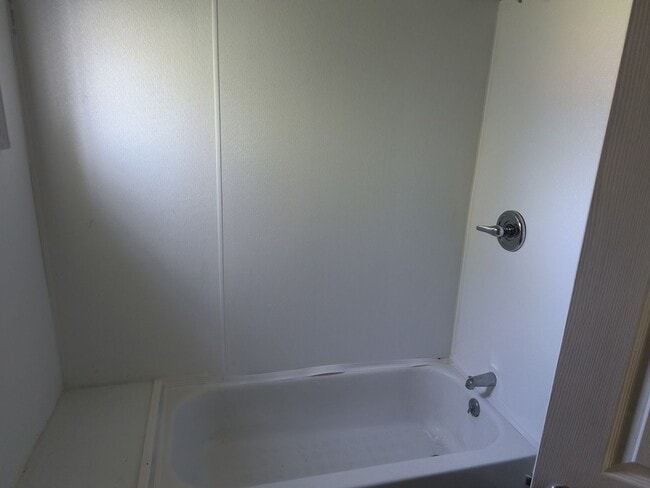 Building Photo - 2 Bed 1 Bath Home only $850 month
