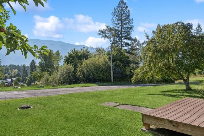 Building Photo - Charming 2 bedroom, 1 bath house
