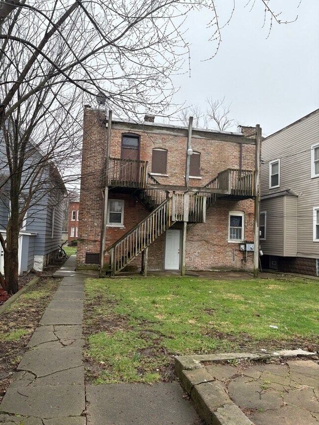 Building Photo - 83 W 15th St