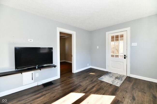 Building Photo - 6186 Evanston Ave