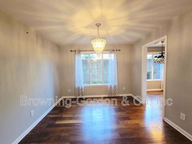 Building Photo - 4487 Post Pl