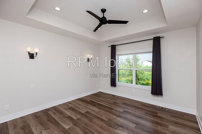 Building Photo - 5901 NE Sherman Dr