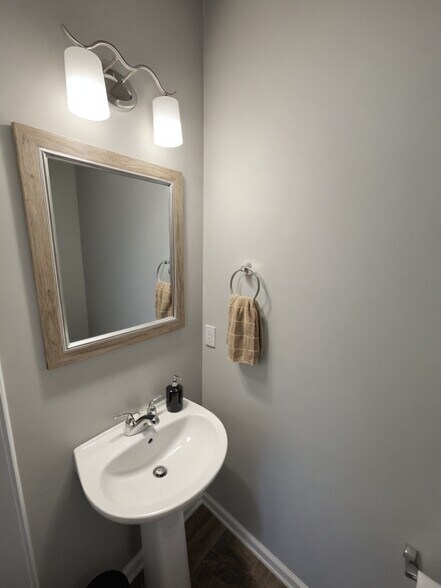 Building Photo - 680 Freedom Dr