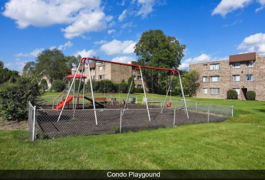 Building Photo - 2600 Brookwood Way Dr