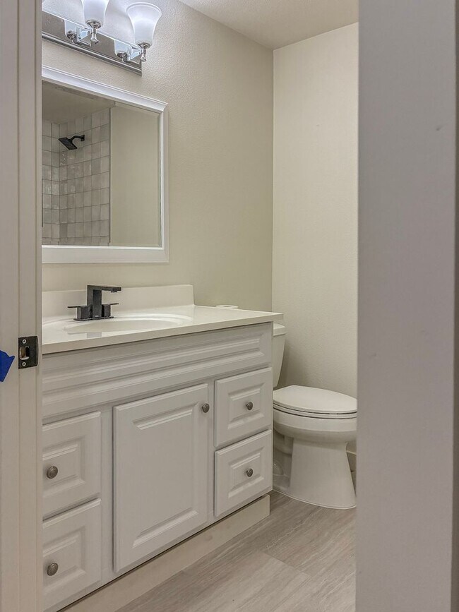 Building Photo - 3 Bedroom 2 Bath in Scappoose- Do Not Miss...