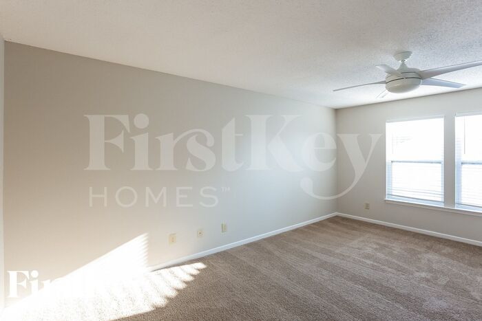 Building Photo - 10377 Waverly Dr