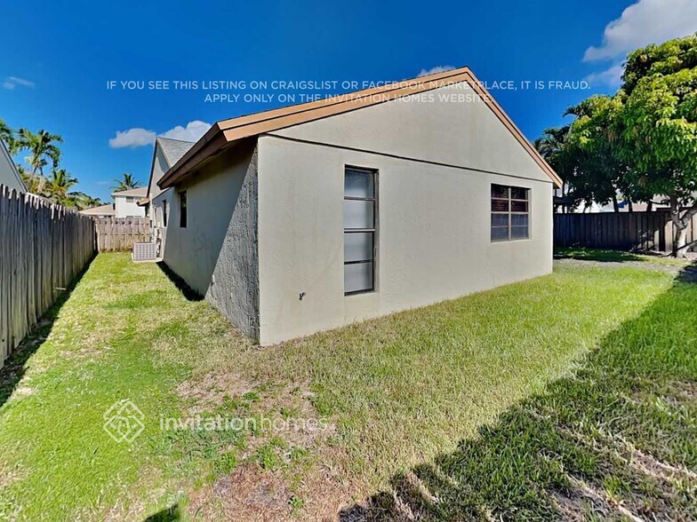 Building Photo - 1389 SW 151st Ave