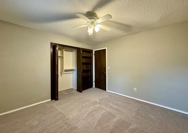 Building Photo - 3604 Jim Robison Dr