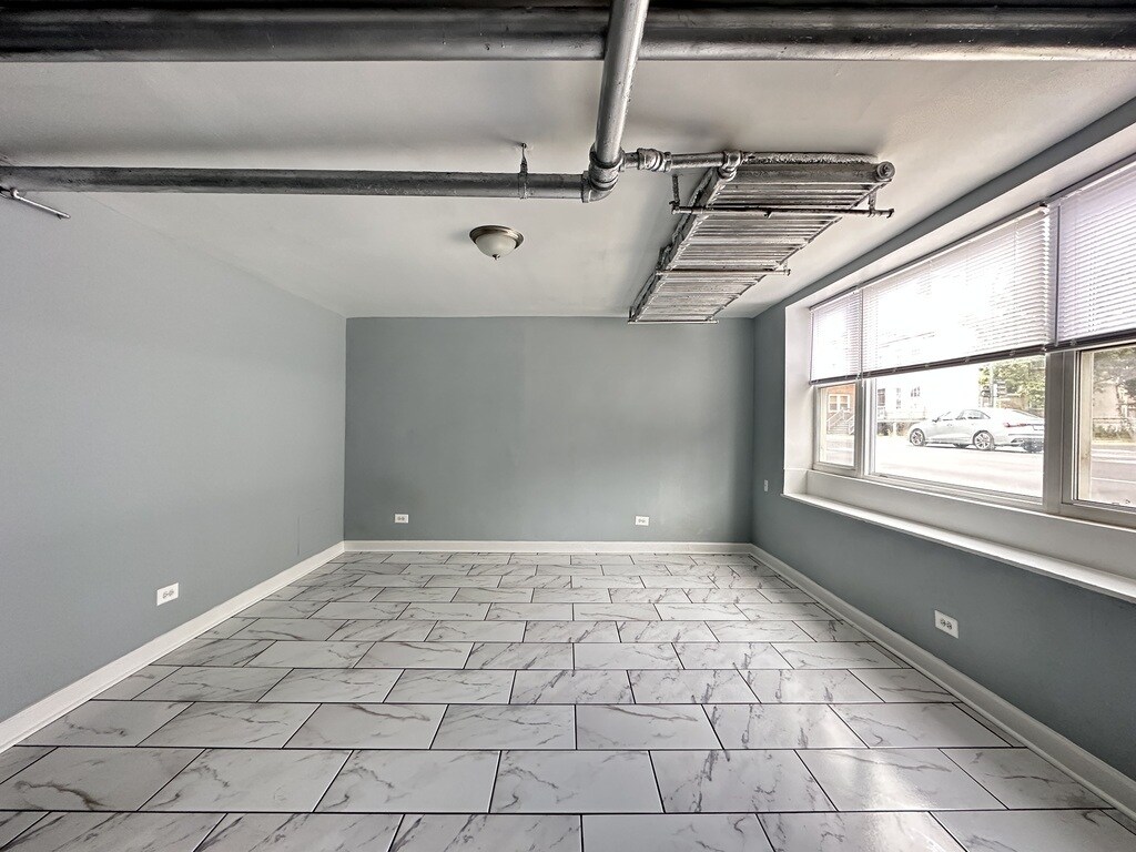 Building Photo - 5664 N Ridge Ave