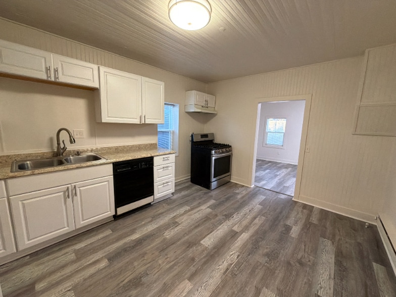 Building Photo - 18933 Main St