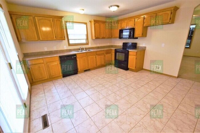 Building Photo - Home For Rent In Aurora