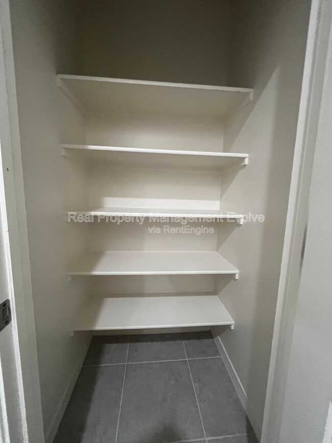 Building Photo - 19434 W Hazelwood St