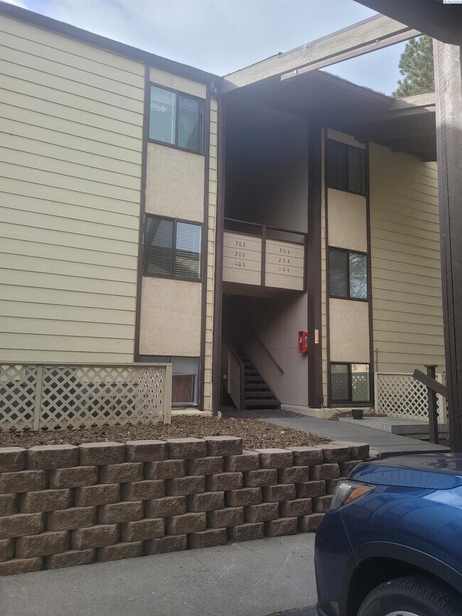 Primary Photo - 303 Gage Blvd