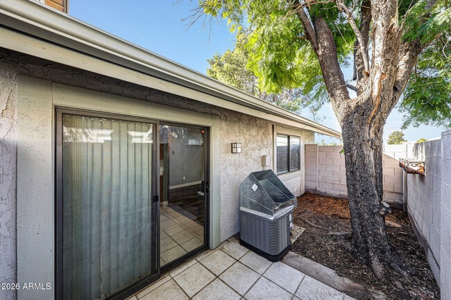 Building Photo - 1001 N Granite Reef Rd