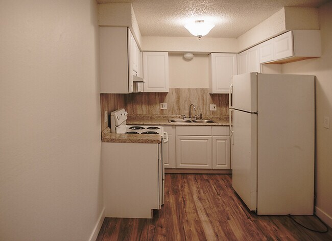 Building Photo - Very Nice Condo close to HWY I-25