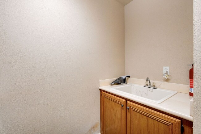 Building Photo - QUALITY FULLY FURNISHED SEVEN HILLS HOME WITH A PRIVATE POOL AND SPA