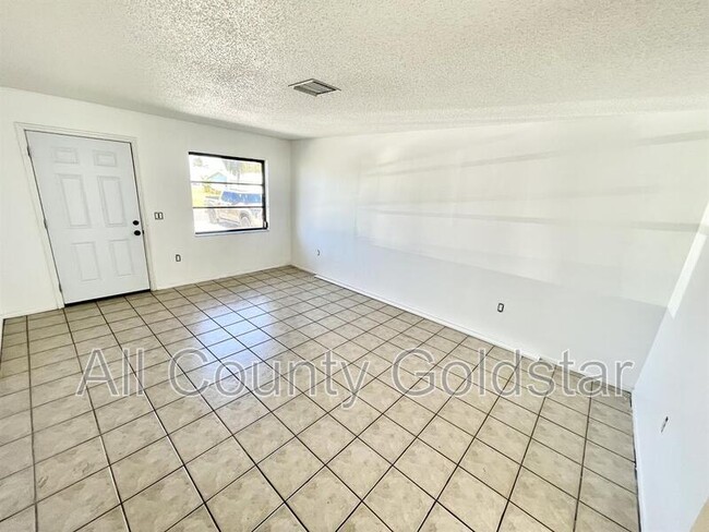 Building Photo - 1715 Florence Ave