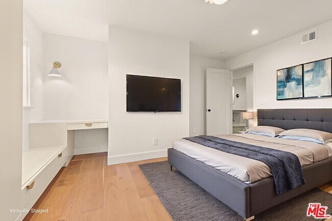 Building Photo - 17620 Camino De Yatasto