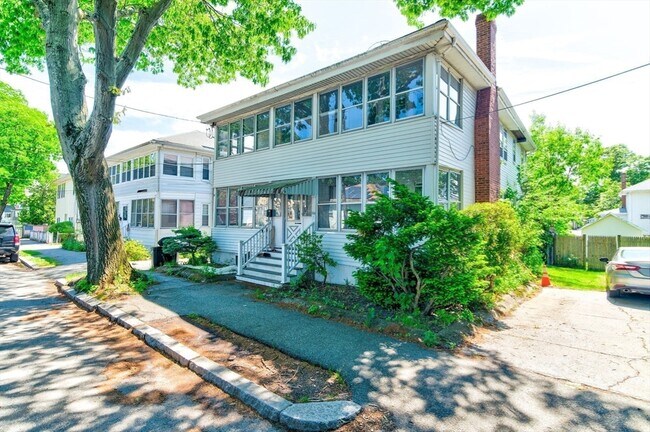 Building Photo - 135 Safford St