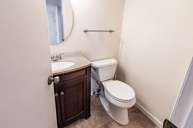 Building Photo - 3 bedroom, 2 bath townhome in Pike Creek