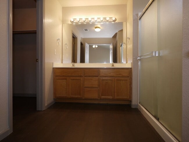 Building Photo - 460 Toyon Dr