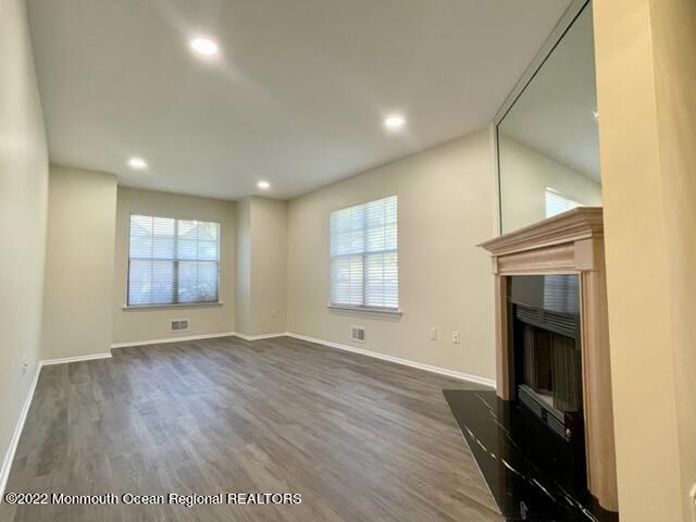 Building Photo - 331 Oak Knoll Dr