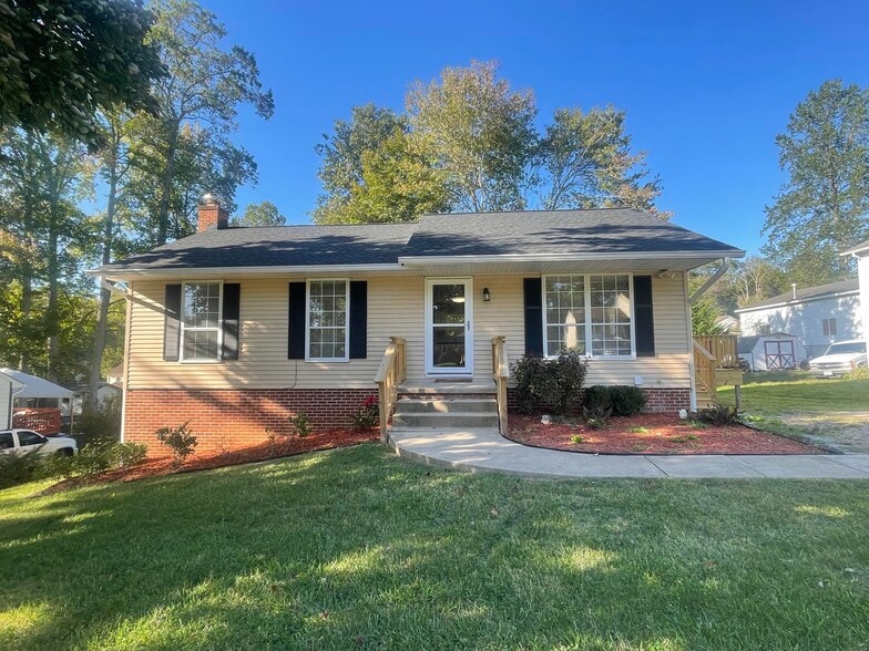 Building Photo - 221 Fallsway Ln