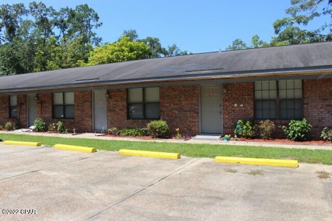 Building Photo - 1311 Plum Cir