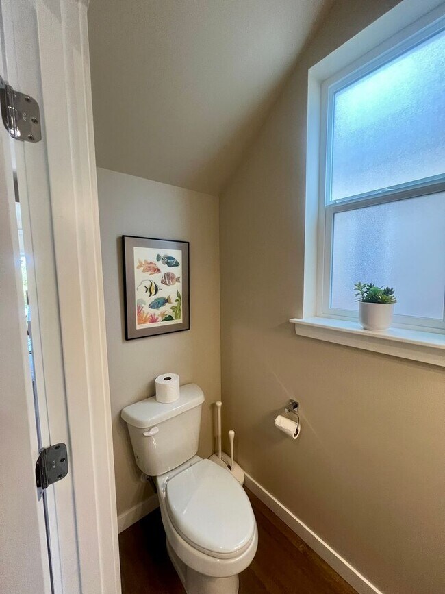 Building Photo - BEAUTIFUL 3Bd 2.5Ba energy efficient home ...