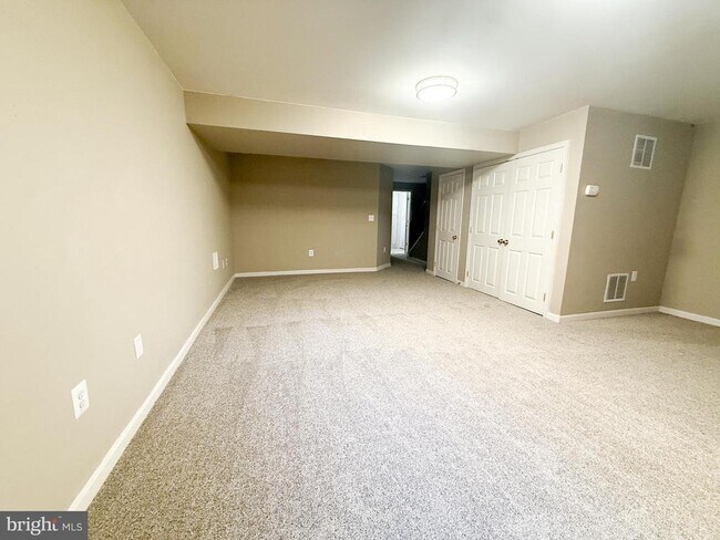 Building Photo - 204 Langley Ct