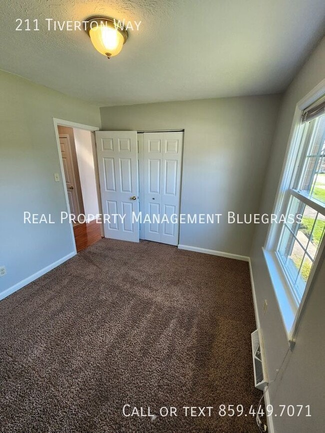 Building Photo - 211 E Tiverton Way