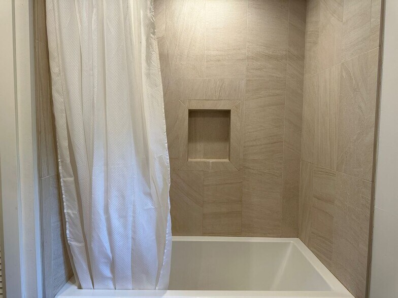 Building Photo - 22374 Glenwood Dr