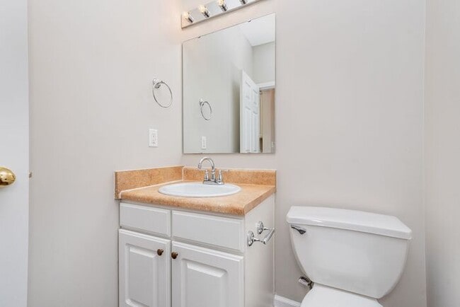 Building Photo - Beautiful town home in the quiet Towne Park community!!