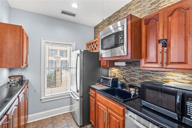 Building Photo - 955 Juniper St NE