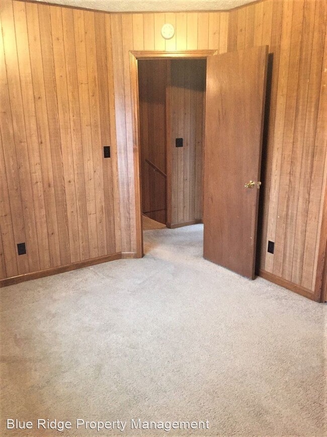 Building Photo - 549 N Holston River Dr