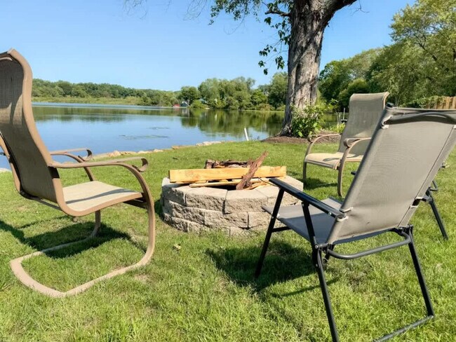 Building Photo - 829 Portage Lakes Drive