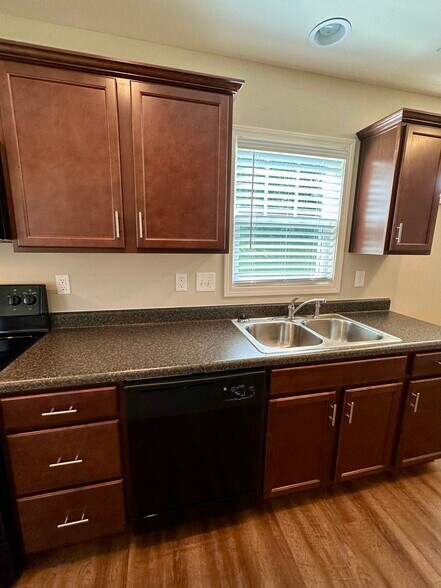 Large window to side yard - 891 Old Vinton Mill Rd NE Unit B