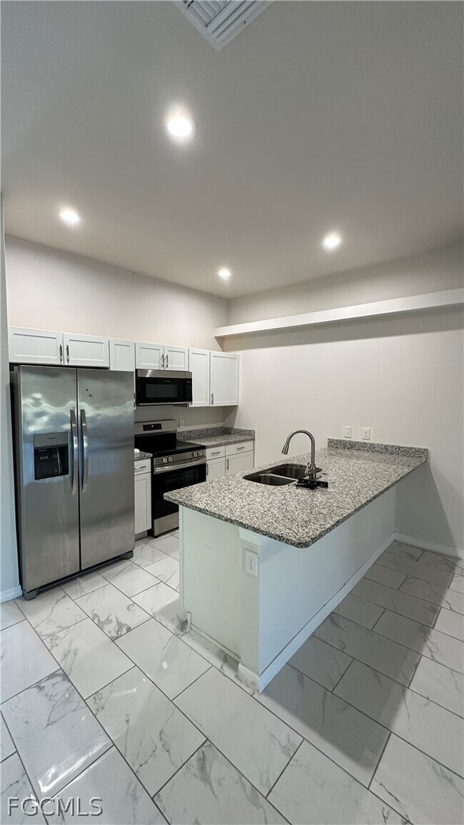 Building Photo - 3303 SW 15th Pl