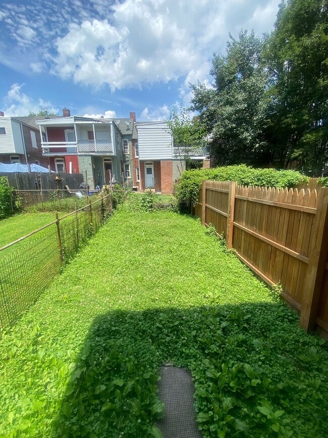 Building Photo - 843 Prangley Ave