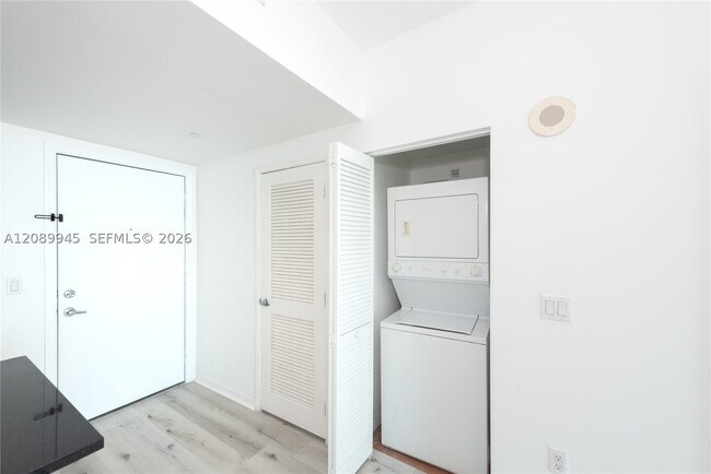 Building Photo - 951 Brickell Ave