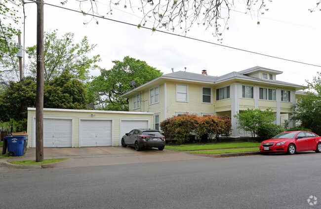 Building Photo - 738 Woodlawn Ave