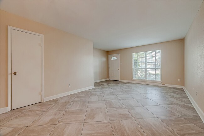 Building Photo - 6410 Del Monte Dr