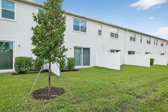 Building Photo - 309 SE Crossoak Ln