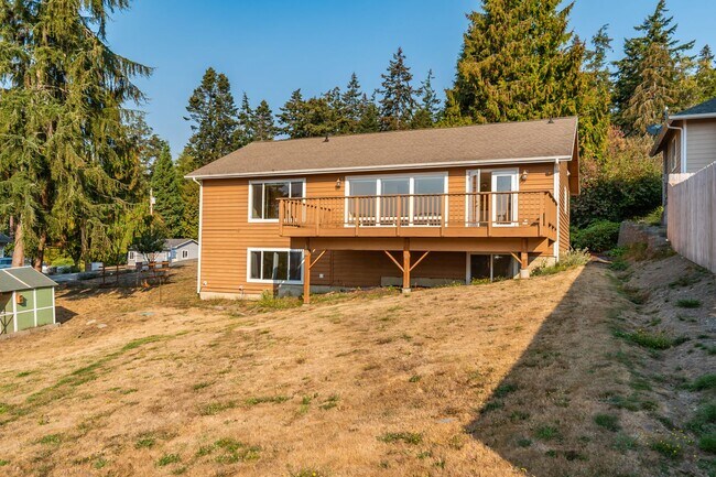 Building Photo - 2 bedroom and 2.5 Bath - Admirals Cove Home